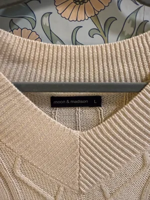 Cream Sweater Vest Tan Size L thumbnail 3