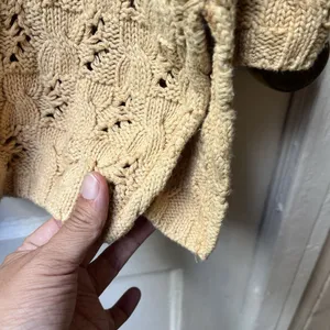 Womens Grannycore Cable Knit Fisherman Vneck Sweater Size 2 Chunky Tan button thumbnail 6
