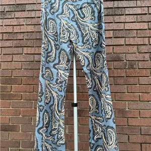 Free People Paradise Paisley Printed Linen Blend Pants Blue Combo Size Medium thumbnail 4