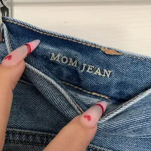 American Eagle Distressed Mom Straight Jeans Blue Size 16 thumbnail 4
