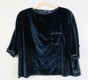 TAHARI Black Velvet Short Sleeve Lounge Top Size Small‎ thumbnail 1