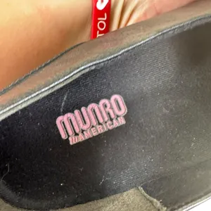 Munro Walking Wedge Black Pebbled & Patent Leather Slip On Low Heeled‎ Size 9 thumbnail 6