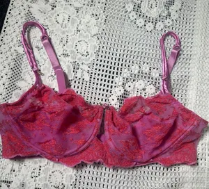 Victorias Secret Lace Bra thumbnail 1