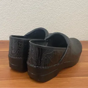 Dansko 906020202 Professional Clog Black Tooled Leather Clogs Size 39 8.5-9US thumbnail 6