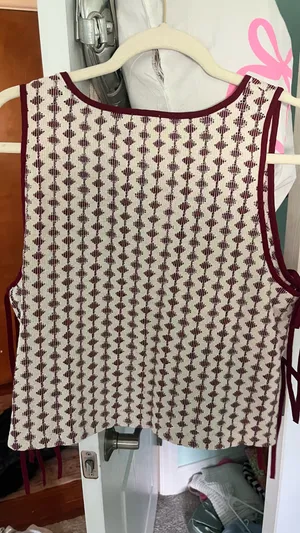 LOFT white and burgundy beachy top thumbnail 3