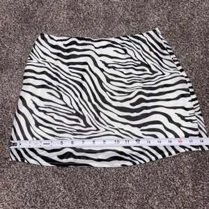 Princess Polly Zebra Skirt Size 4 thumbnail 4
