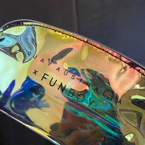 Quay x Fanboy makeup or sunglasses bag thumbnail 3