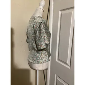 Lucy Paris Floral Ruched Front Peplum Top Sage Green V-Neck Flutter Sleeve Small thumbnail 2