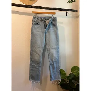 501s Levi's Light Wash Raw Hem High Rise Straight Leg Jeans Size 28 Inseam 32 thumbnail 2