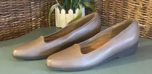 Easy Spirits Women Heeled Casual Shoes Beige Size 8 thumbnail 1