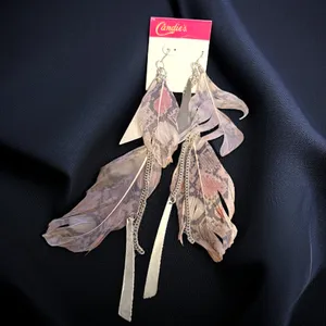 Candie’s long feather earrings thumbnail 1