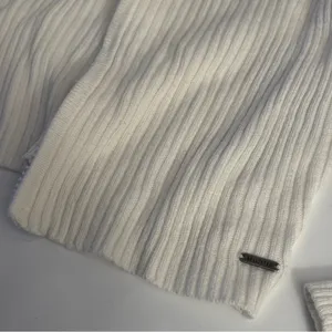 Hollister White Crop Ribbed Zip Up Sweater Hoodie thumbnail 4