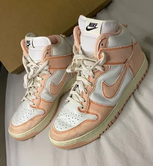 Women size 10 Nike Dunk Hi sneakers shoes thumbnail 1