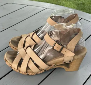 Dansko Tinsley Tan Nude Leather Strappy Clog Sandals Women Size 40 US 9 thumbnail 1