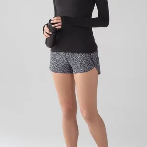 Lululemon Speed Short 4-way Stretch 2 1/2" Daisy Dust Alpine White Black 8 thumbnail 3