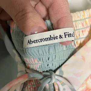 Abercrombie & Fitch floral cropped tank top blue cream peach women's size small‎ thumbnail 5