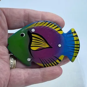 Bright fun Artisan made lightweight wooden fish brooch thumbnail 3