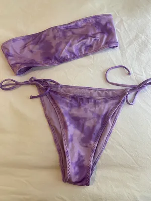 Kendall & Kylie Bikini thumbnail 1