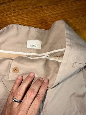 Wilfred High-Waist Pleated Shorts in Light Tan thumbnail 3
