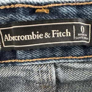 Abercrombie & Fitch Distressed Raw Hem‎ Denim Mini Skirt – Size 0 Y2K Style thumbnail 2