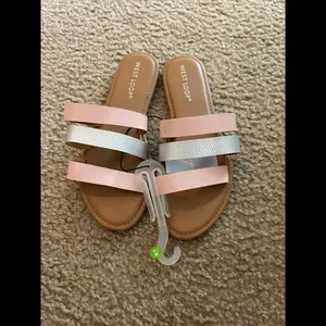 West Loops Women's Peach And Silver Strapped Sandals Size Medium 7/8 New thumbnail 3