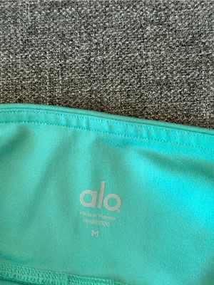 ALO Yoga Crop Aqua Leggings Medium thumbnail 3