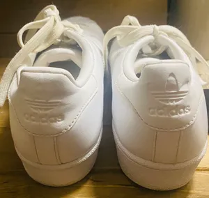 Adidas super star shell toe sneakers white size 7 *** please notice 1 shoe missing emblem inside*** thumbnail 3