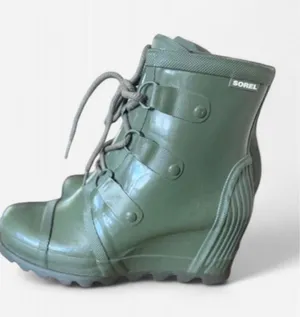 SOREL Joan of Arctic Rain Wedge Boots Nori Green Waterproof Rubber 9.5 NWOB thumbnail 1