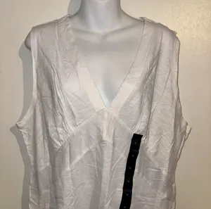 Banana Republic Short sleeve v neck cotton blend t-shirt in white size X-large thumbnail 5