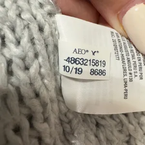 3276 | American Eagle Cable Knit Cropped V-Neck Sweater Gray Womens Small thumbnail 7
