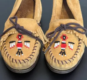Minnetonka Thunderbird Suede Moccasins Womens 7.5 Beaded Fringe Loafers Flats thumbnail 1