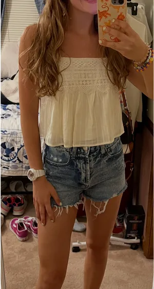 Japna White crop top thumbnail 1