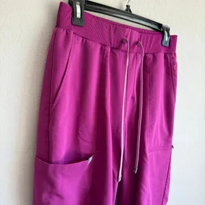 Fabletics Magenta Pink Ion Scrub Pants Four Way Stretch Motion Jogger Womens M thumbnail 2