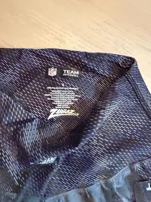 Zubaz NFL Women's Green Bay Packers Elevated Leggings with Pockets thumbnail 2