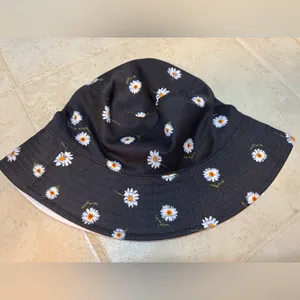 ALICE &‎ OLIVIA Reversible Bucket Hat thumbnail 3