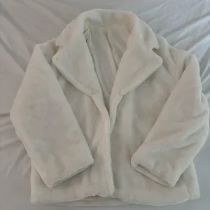 White faux fur coat Size M thumbnail 1