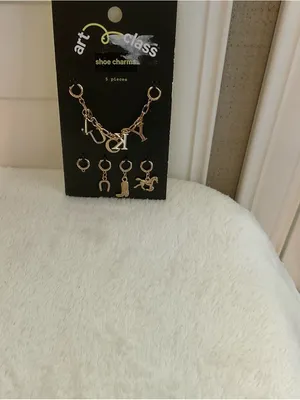 art class Gold Western Letter Shoe Charm Set thumbnail 2