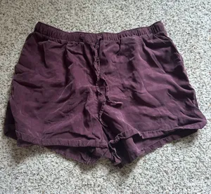 Gap Burgundy Shorts  thumbnail 1