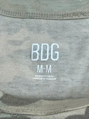 Urban Outfitters BDG Camo Baby Tee Shirt Women’s Medium thumbnail 3