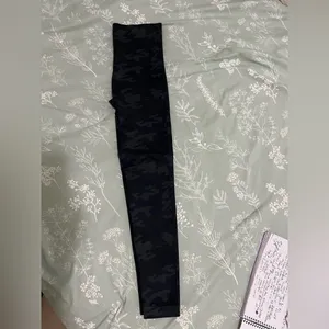 SPANX Look At Me Now Seamless Black Camouflage Leggings Sz M thumbnail 4