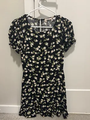 Mi Ami Tiff Ditsy Floral Ruffled Mini Dress Fit & Flare - Size: Small thumbnail 4