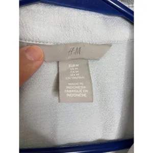 H&M Button Down Shirt Women Medium Blue Excellent Long Sleeve Satin Blouse thumbnail 2