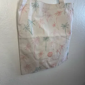 NWOT: Gorjana Palm Tree Print Canvas Tote Bag thumbnail 14