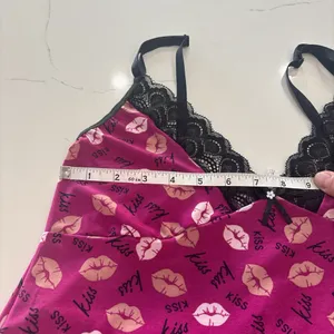 Thavata Women's Pink and black Lip Print Sleepwear Set size M thumbnail 7