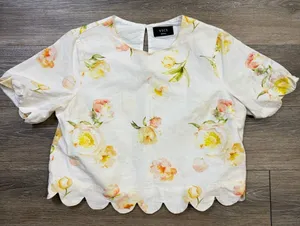 Vici Floral Scallop Hem Blouse Small Romantic Cottagecore Spring Top thumbnail 1