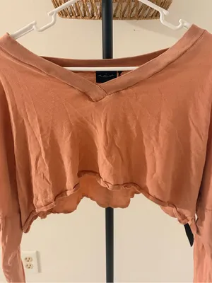 Urban Outfitters Cropped V-Neck Long Sleeve Top - Rust Pink thumbnail 3