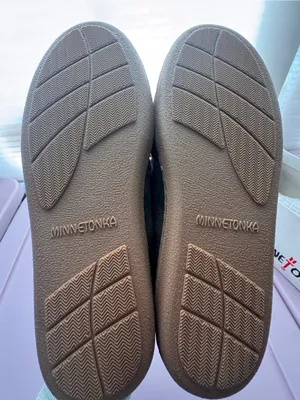 Minnetonka 3345 Sheepskin Hardsole Moccasin Slippers Gray Women’s 6 NIB thumbnail 10