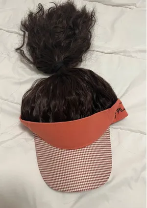 Wig with a hat Brown Size undefined thumbnail 1