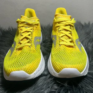 Saucony Kinvara 14 Running Shoes Yellow Mesh Silver Logo Sneakers Size 8.5 thumbnail 4