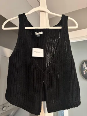 American Eagle Sweater vest thumbnail 1